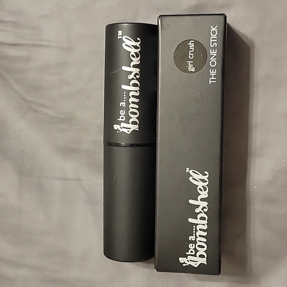 Be a ... bombshell The One Stick in Girl Crush - Picture 1 of 3